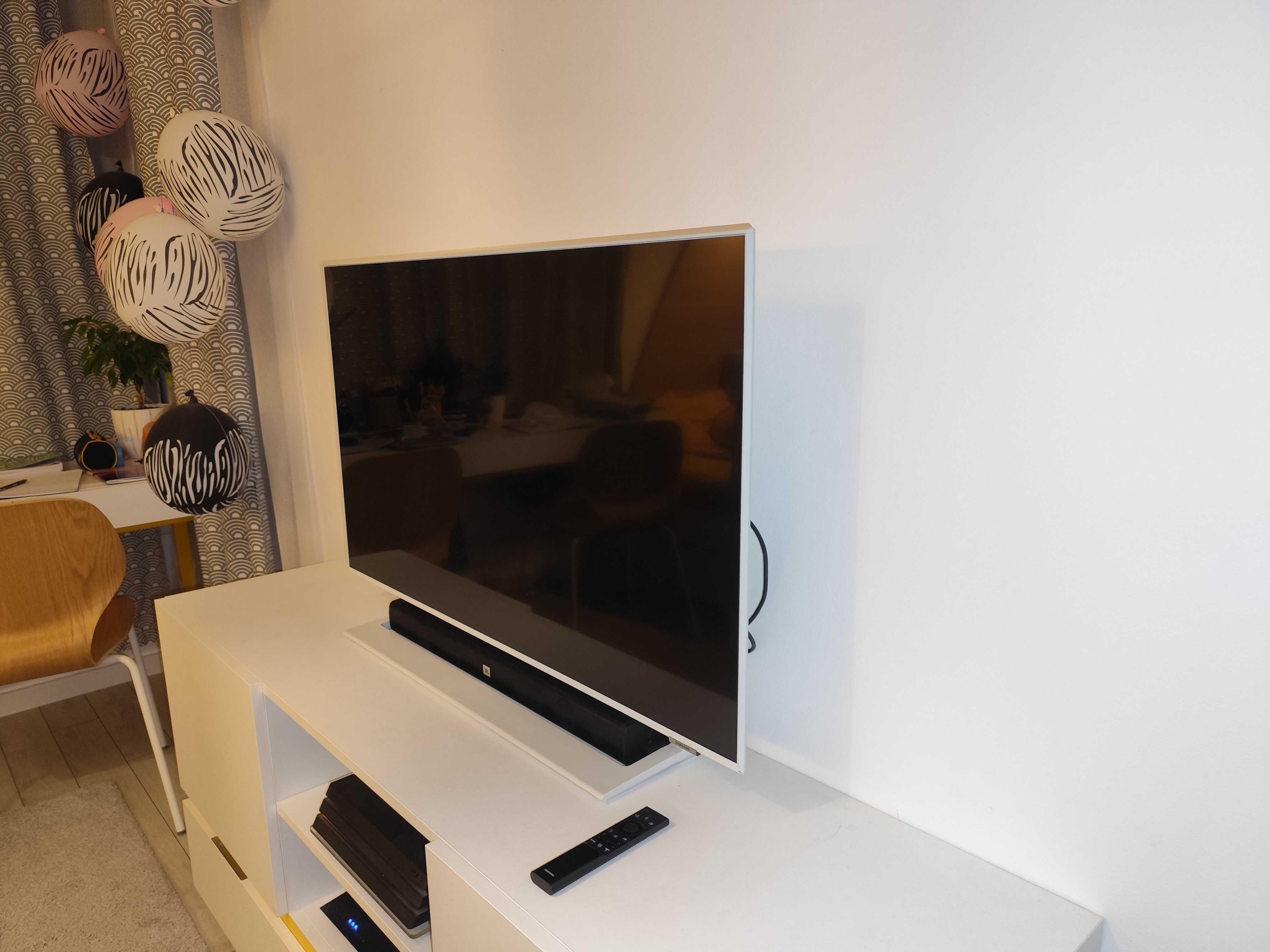 Телевизор Samsung UE43AU9082UXXH 4K UHD-бял цвят. Гаранция до 2027г.