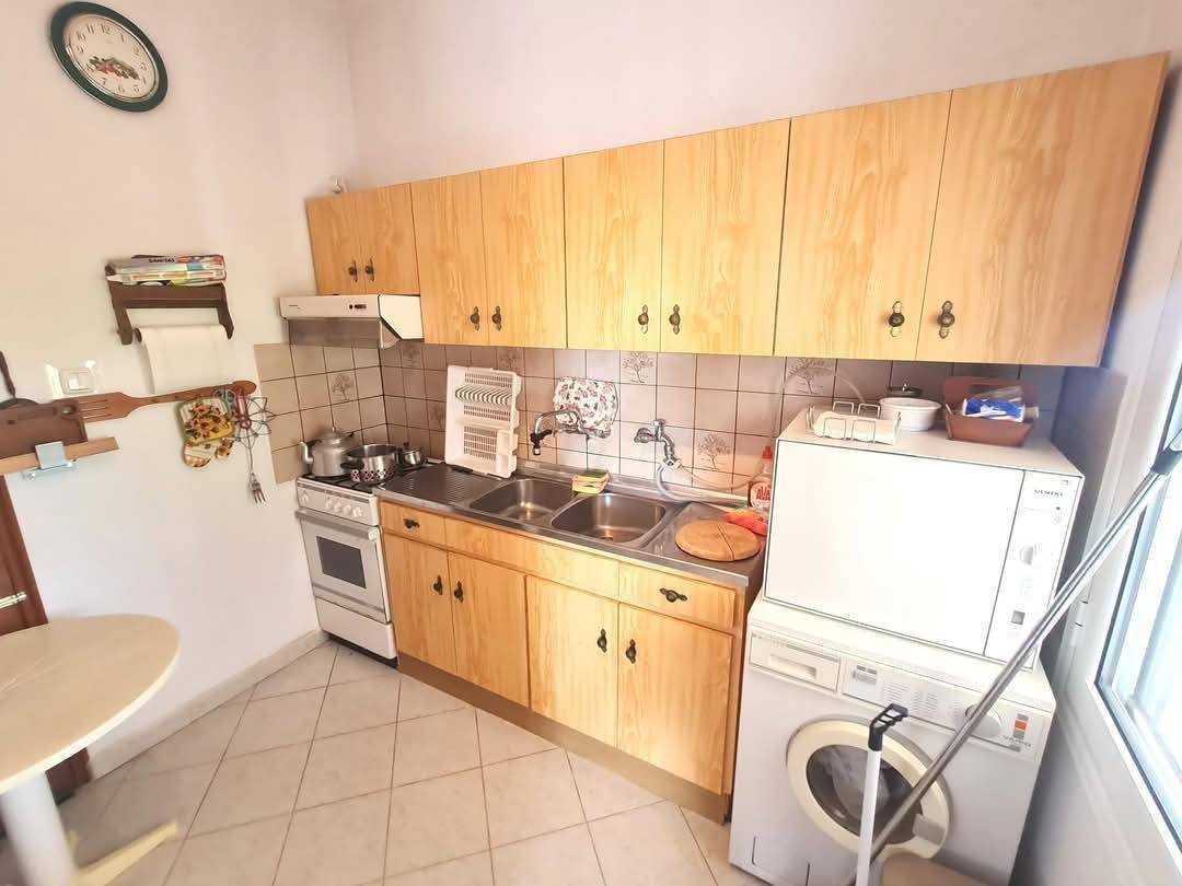 Продава 2-ет къща 130 м2 с гледка към морето и двор 500м2 в Аспровалта