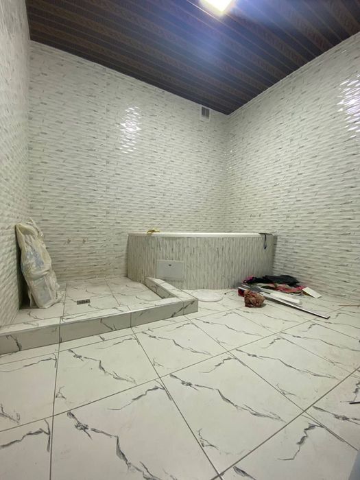 Сотувда коттедж 7 хонали, Строитель