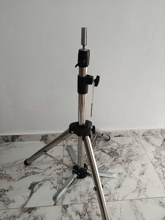Trepied coafor reglabil 1.35m – stabil și solid!