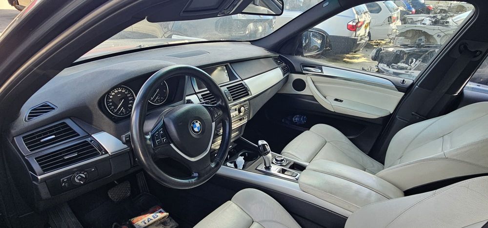 BMW X5 E70 Facelift 4.0d (motor defect)
Faruri xenon