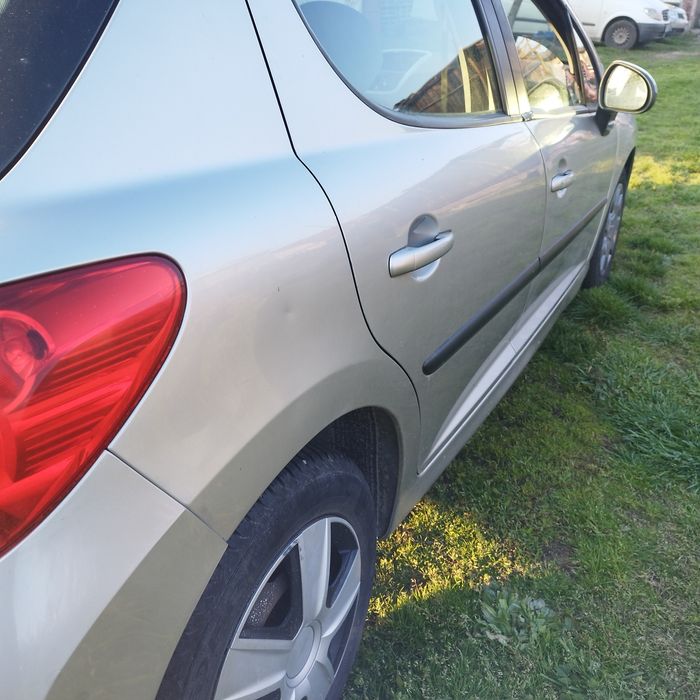 Vând Peugeot 207 benzina 1,4