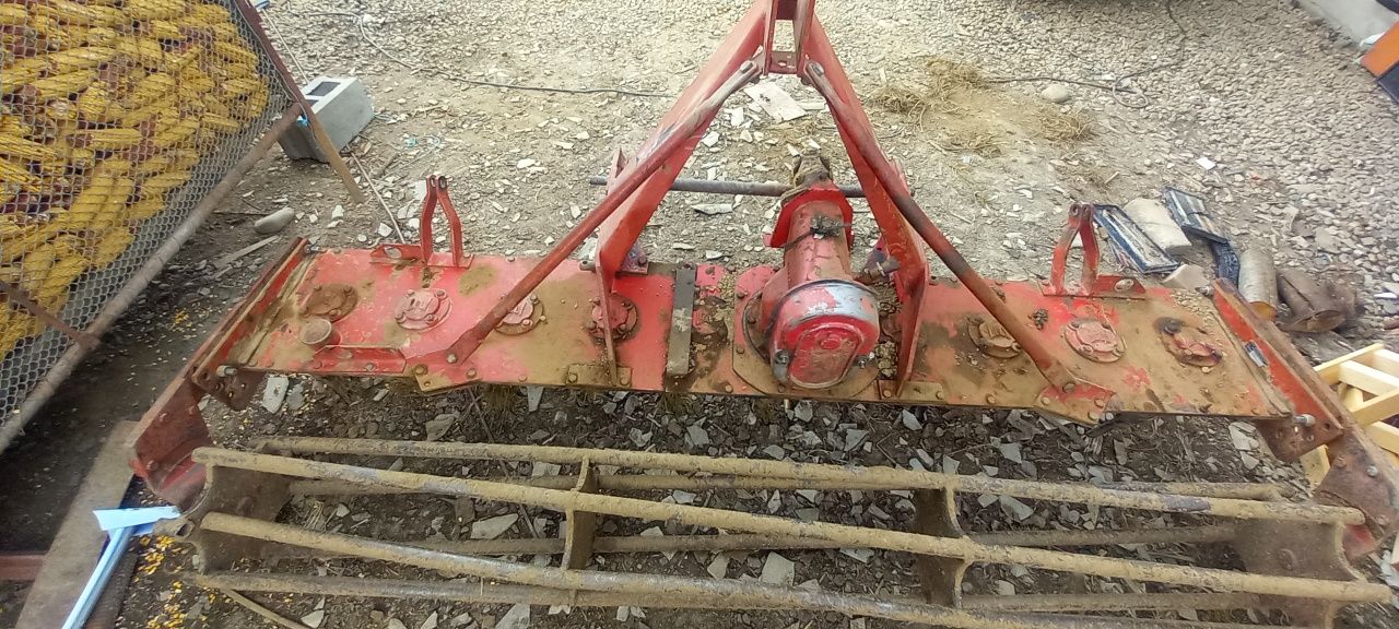 Vând grapă rotativă lely de 250 cm