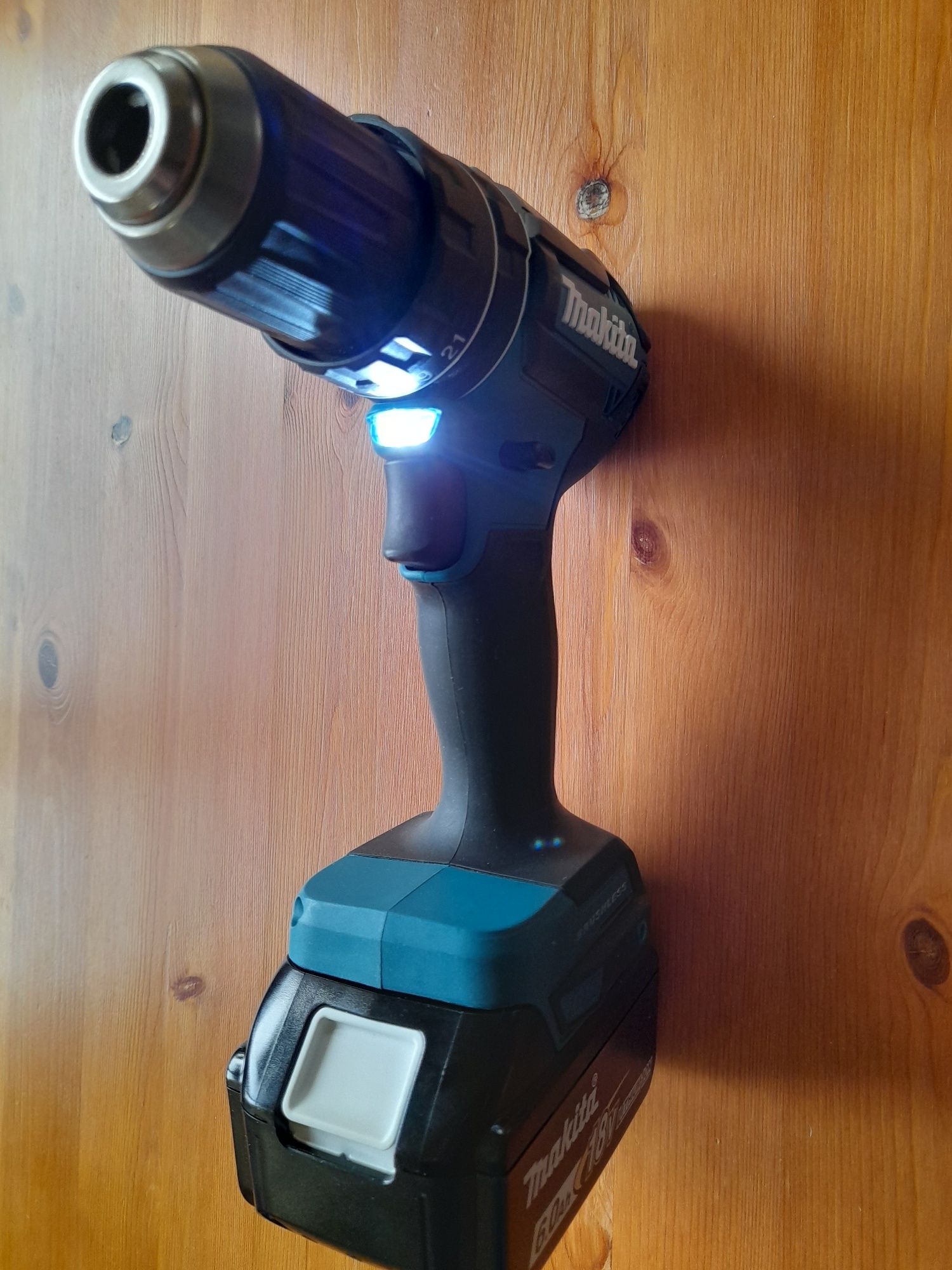 Makita DHP485 masina de gaurit si insurubat cu percutie