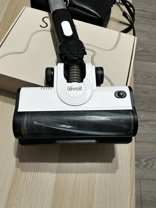 Aspirator vertical Levoit V200