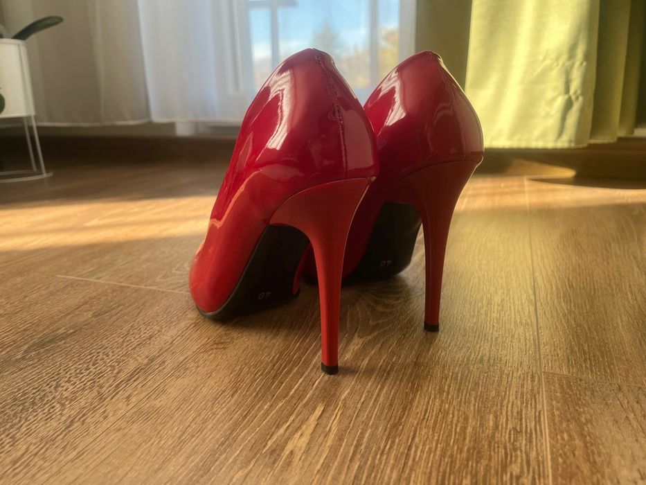 Дамски обувки с ток