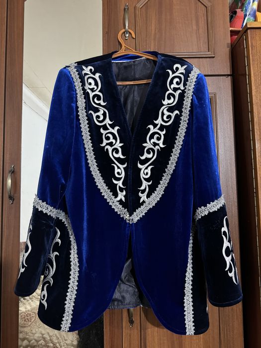 Ұлттық костюм сатылады