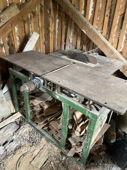 Vând Abric si masă de slefuit  +motor