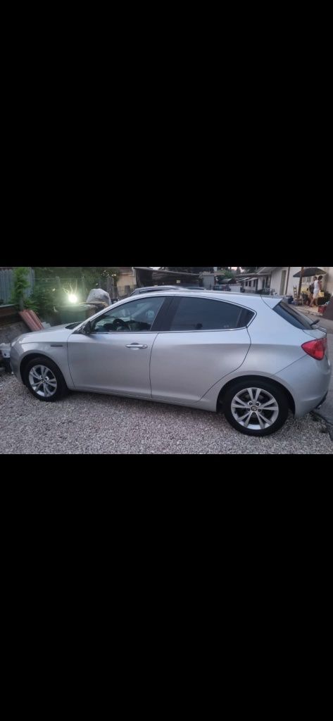 Vând alfa Romeo giulieta