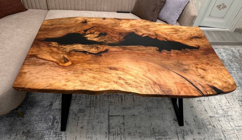 Столы из дерева и эпоксидной смолы