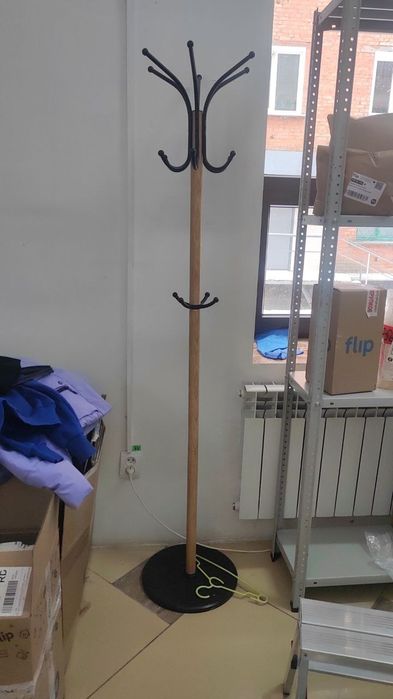 СРОЧНО! ПРОДАМ! Пуфик стол стул вешалка дет. стол и  стул