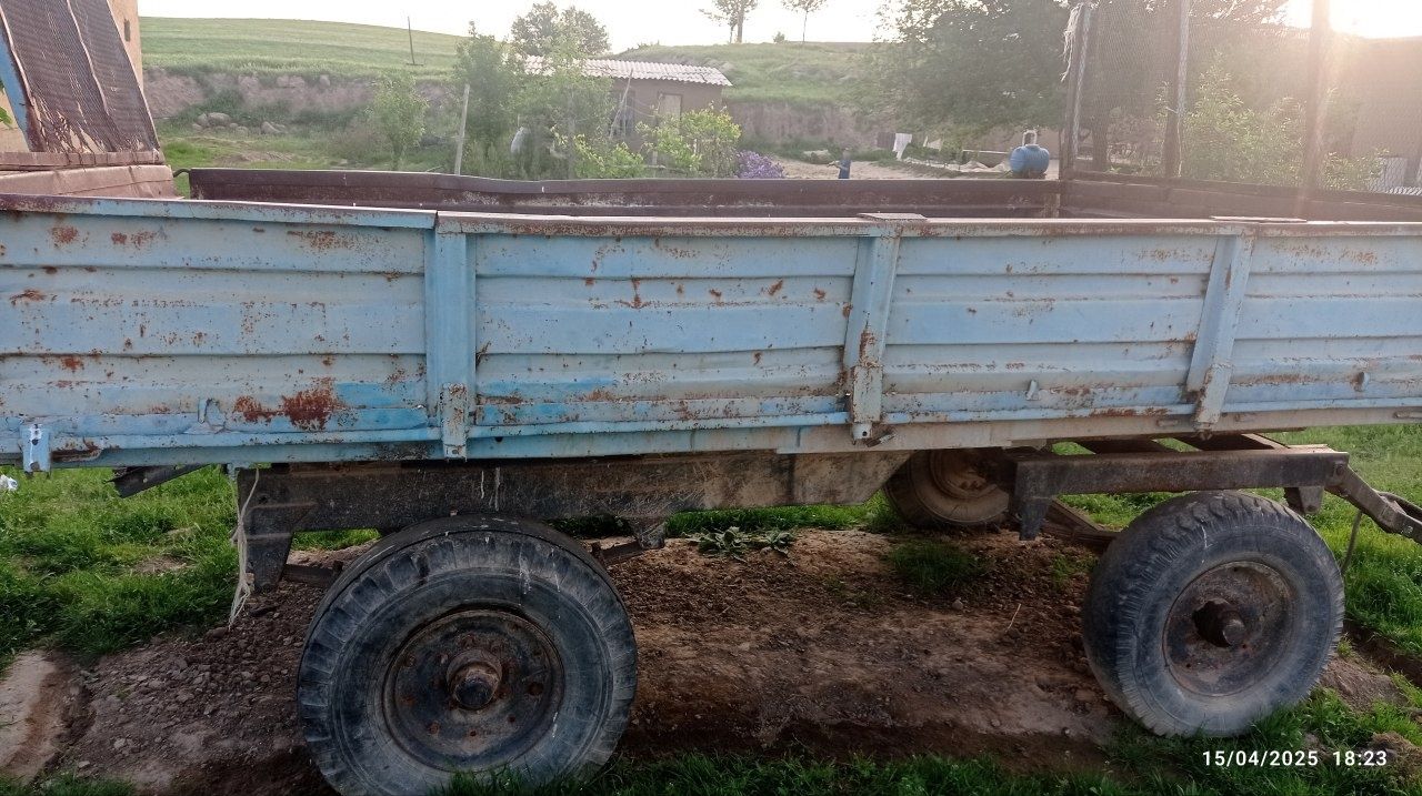 Traktor tlichka sotiladi