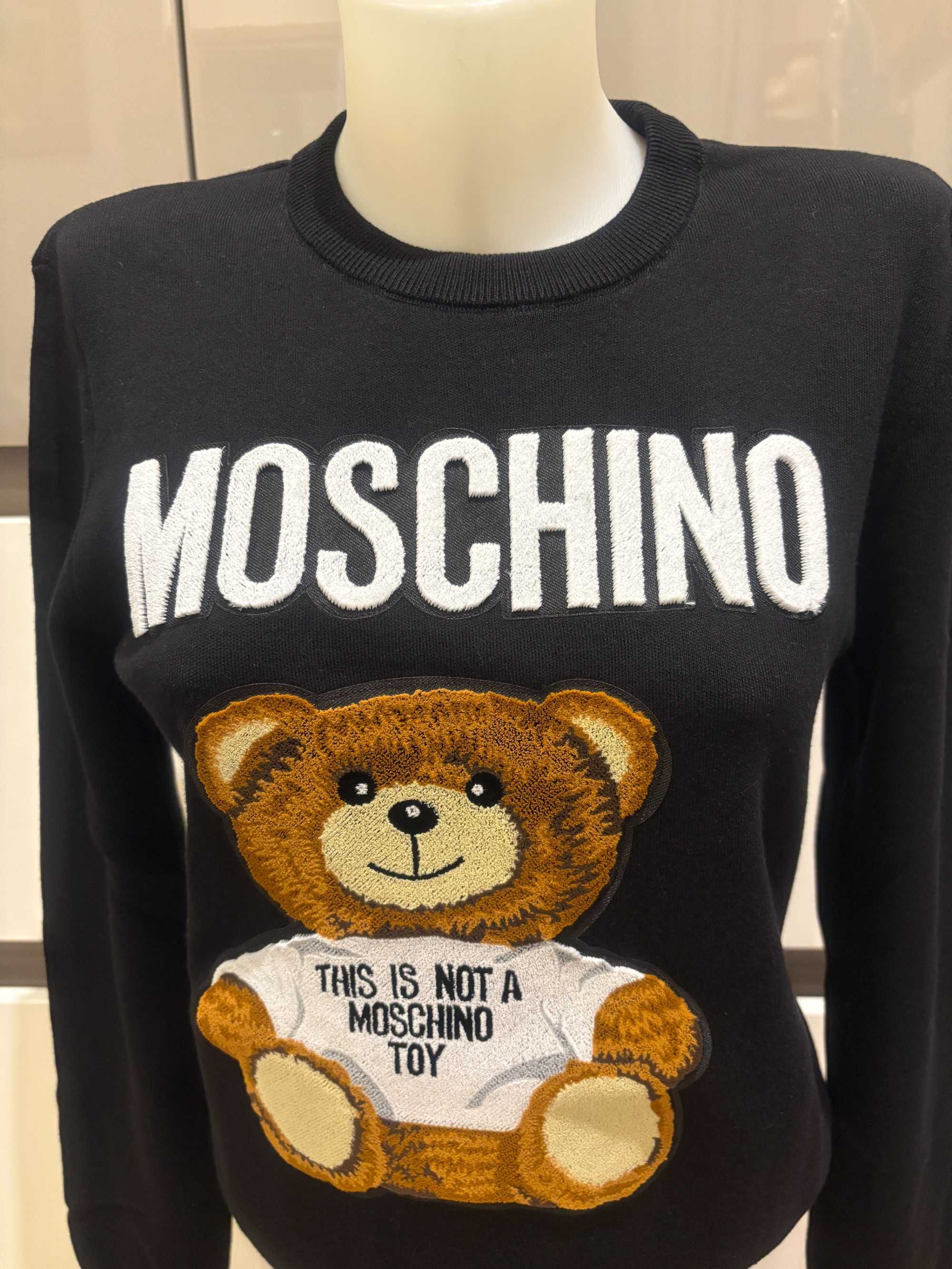 Оригинален пуловер MOSCHINO COUTURE, черен, зелен, син и бял, M и L