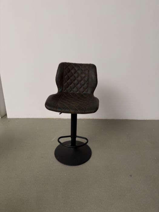 Vand scaun bar, masuta rosie