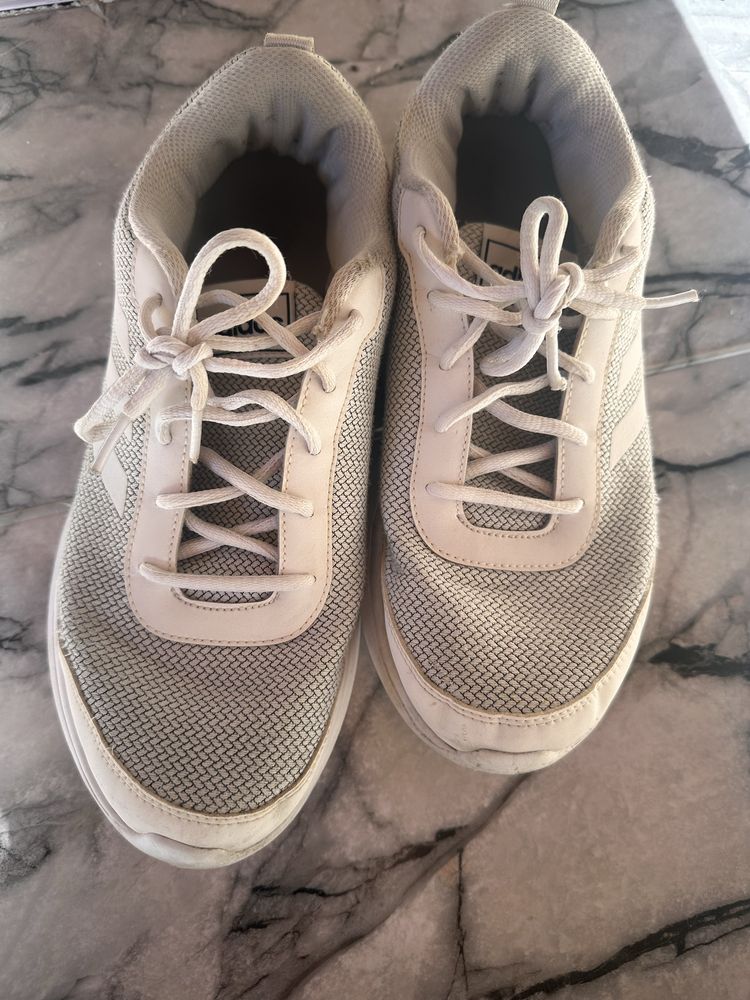 Бели маратонки adidas