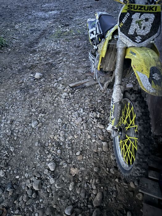 Suzuki rmz 250 functioneaza forte bine