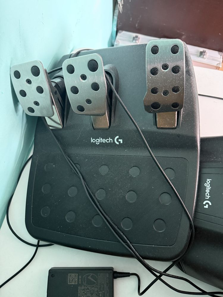 Кормило на Logitech G29 като чисто ново е почти не е ползване