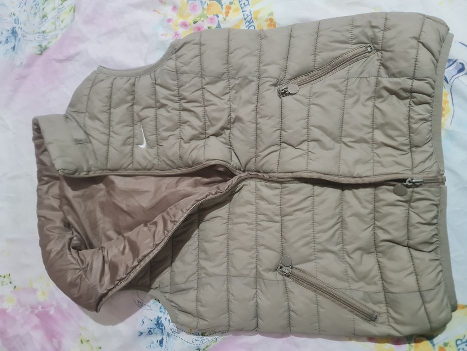 Vesta fara eticheta. Pare a fi XL. Nu mai stiu exact.