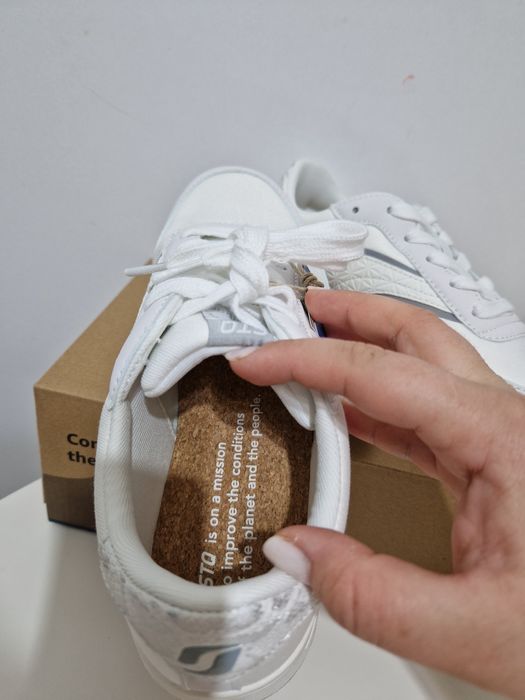 Adidasi noi dama, marimea 40,5