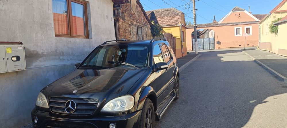 Vind sau schimb cu camionetă basculabilă