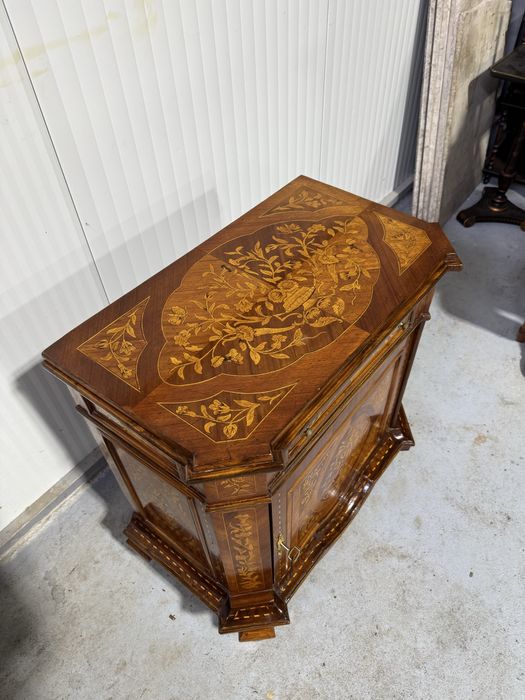 Comoda din lemn masiv cu intarsii, stil Louis XV