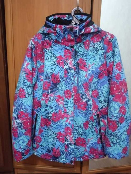Продам лыжный зимний костюм 12 тысяч- новый