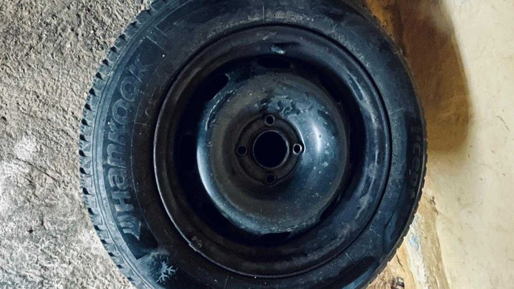 Vând roti in 4 prezoane Hankook 195/65/R15