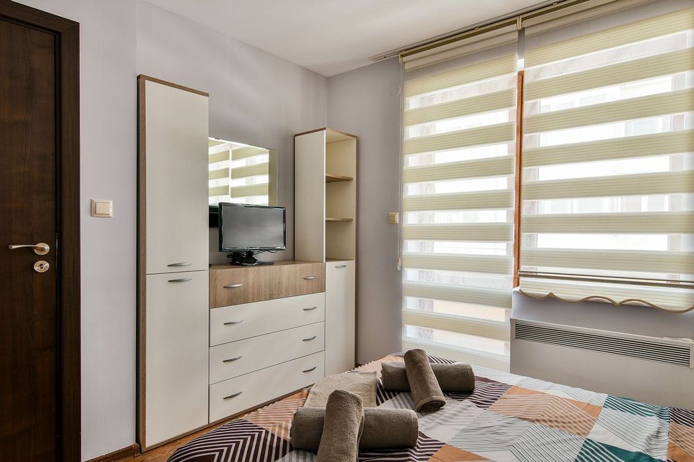 Дава се под наем Тристаен апартамент в Варна, Конфуто - 80 кв.м за 714 € - Снимка #2