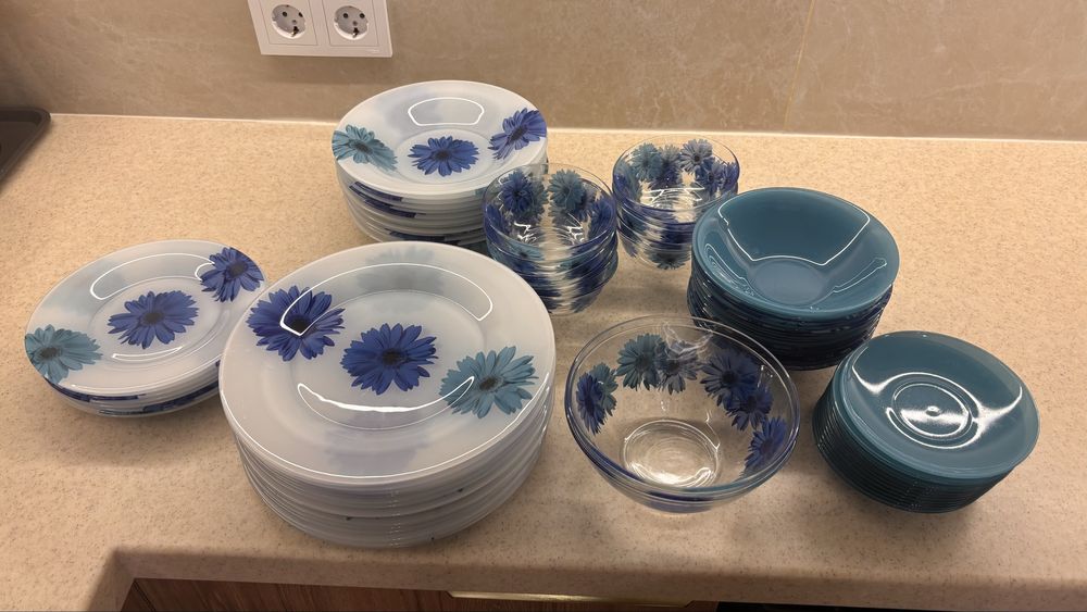 Столовый сервиз Luminarc на 76 предметов.