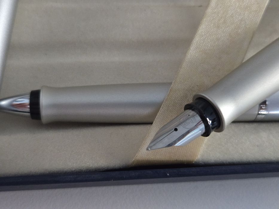 Set Stilou Pelikan Epoch si Stilou Pelikan Pura cutie cadou