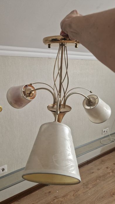 Люстра трехрожковая