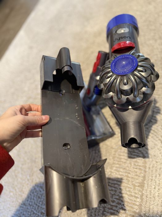 Corp dyson v8 + accesorii