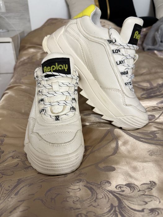 Sneakers Replay