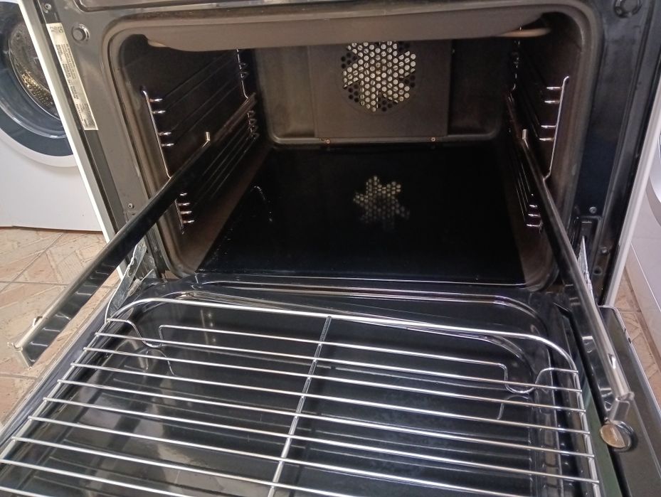 Свободно стояща печка с керамичен плот Voss  2 години Гаранция!