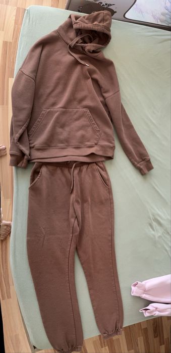 Продавам дънки и комплекти