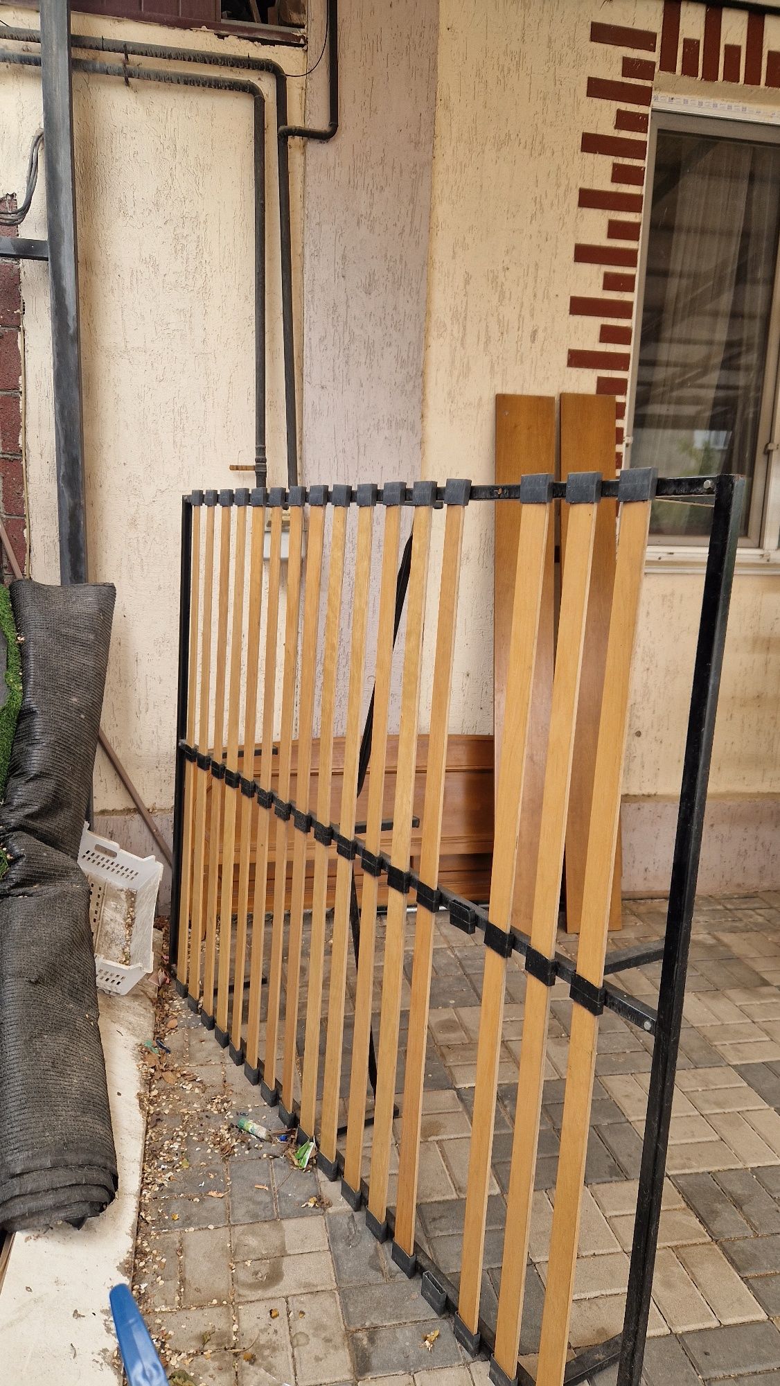 Продам деревянную кровать