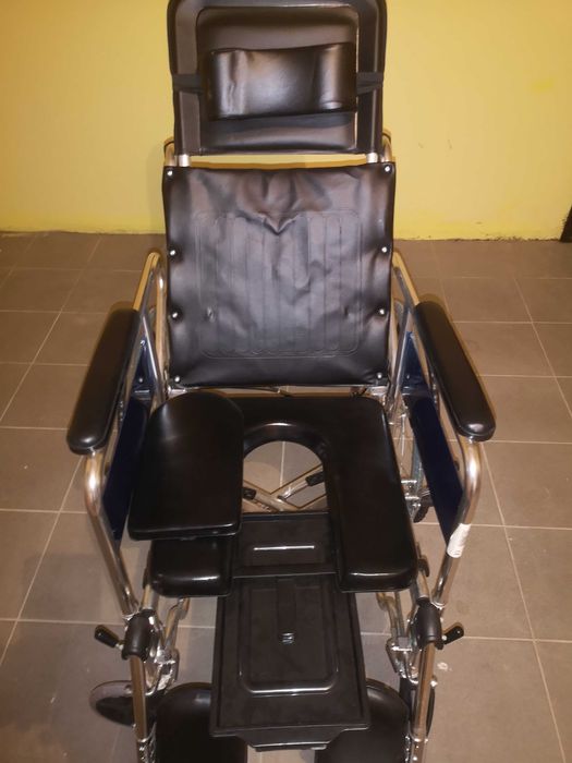Scaun cu rotile, pliabil, cu vas de toaleta / WC, max. 100kg