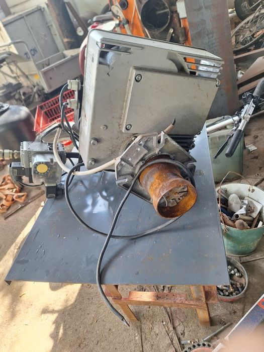 Injector centrală ulei clu