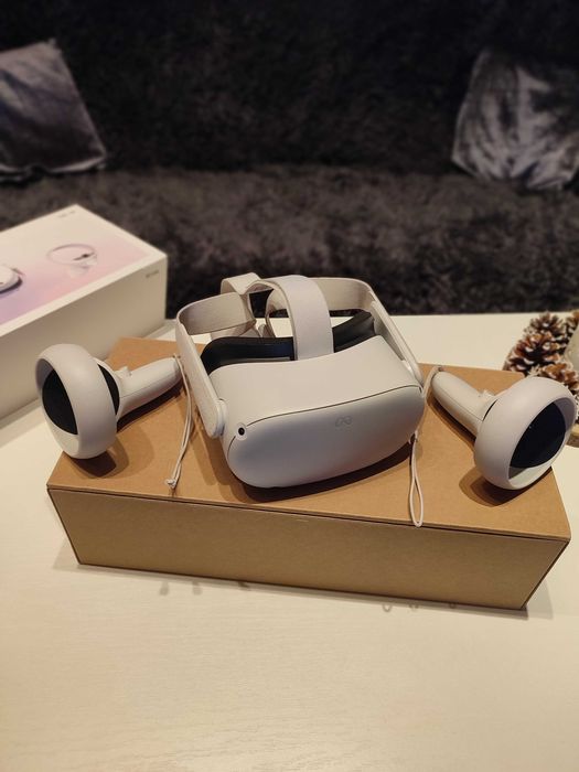 Vând Ochelari VR Oculus Meta Quest 2 128gb aproape noi