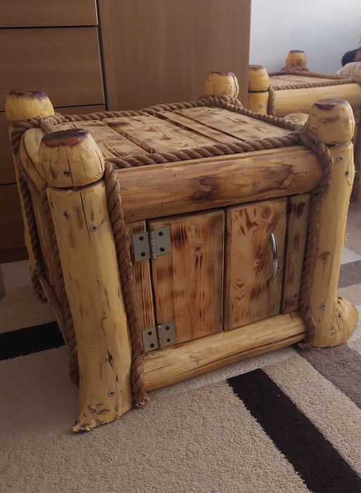 Noptieră rustica din lemn masiv