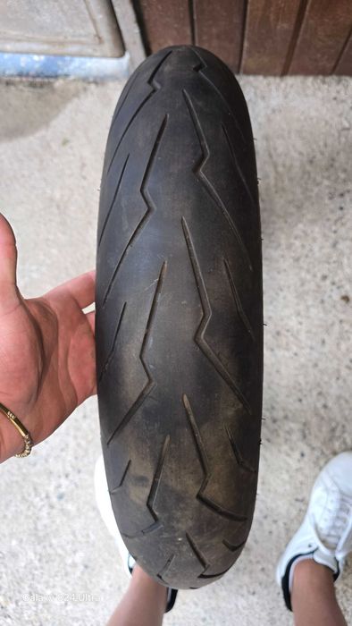 Предна гума за мотор полуслик