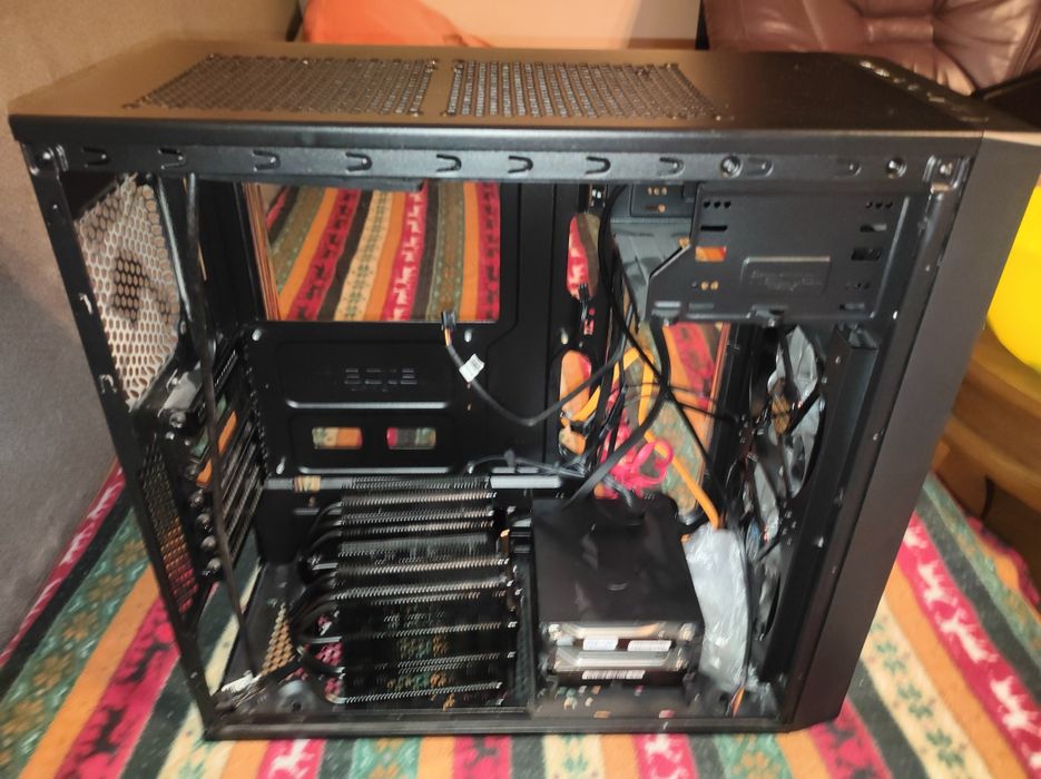 Продается корпус  FRACTAL черного цвета а отличном состоянии