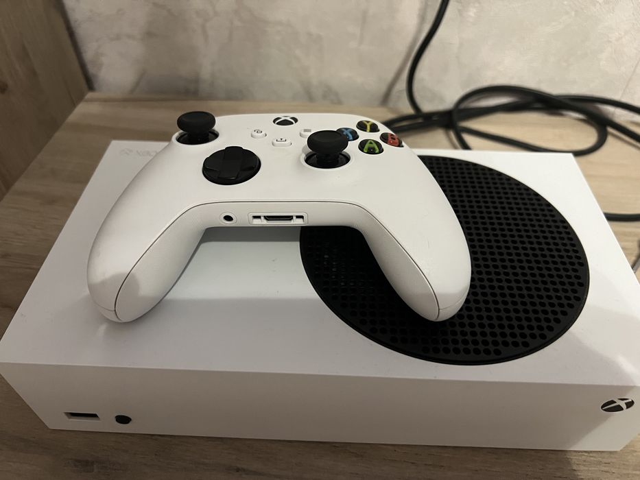 Продаю Xbox Series S