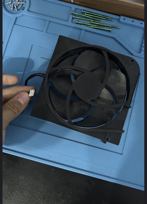 Xbox series s defect( cred ca are un scurt placa de baza) (fara sursa)