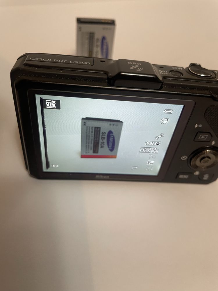 Nikon S9300 18x zoom optic 16Mpx afisaj data ora
