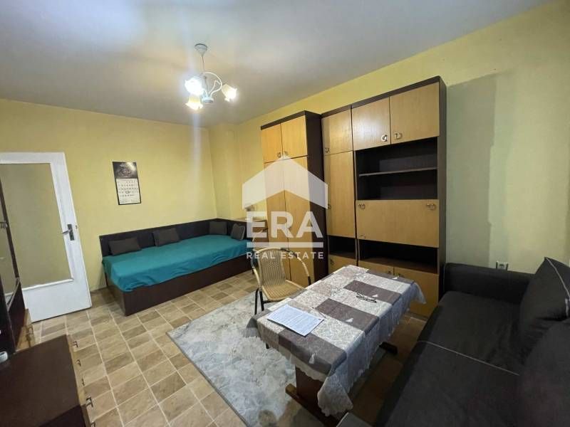 Южна обзаведена гарсониера за продажба, в горната част на кв. Възражда