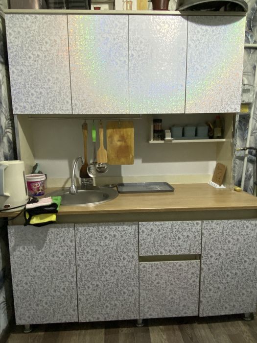 Zamonaviy oshxona shkafi sotiladi!