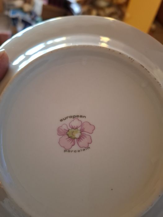 Чинии с флорален мотив