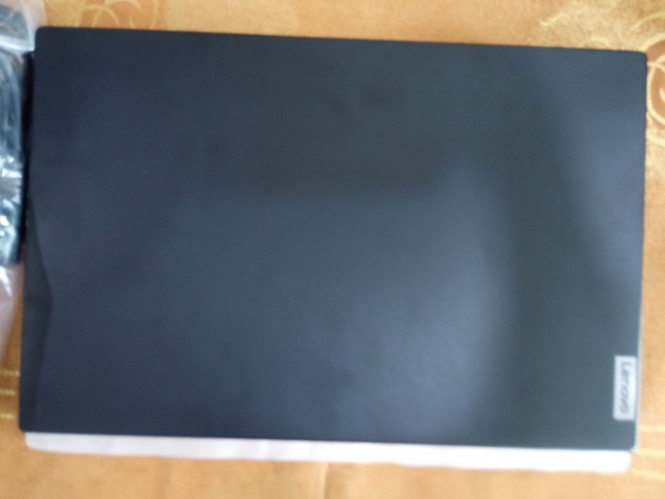 Lenova V15 yangi