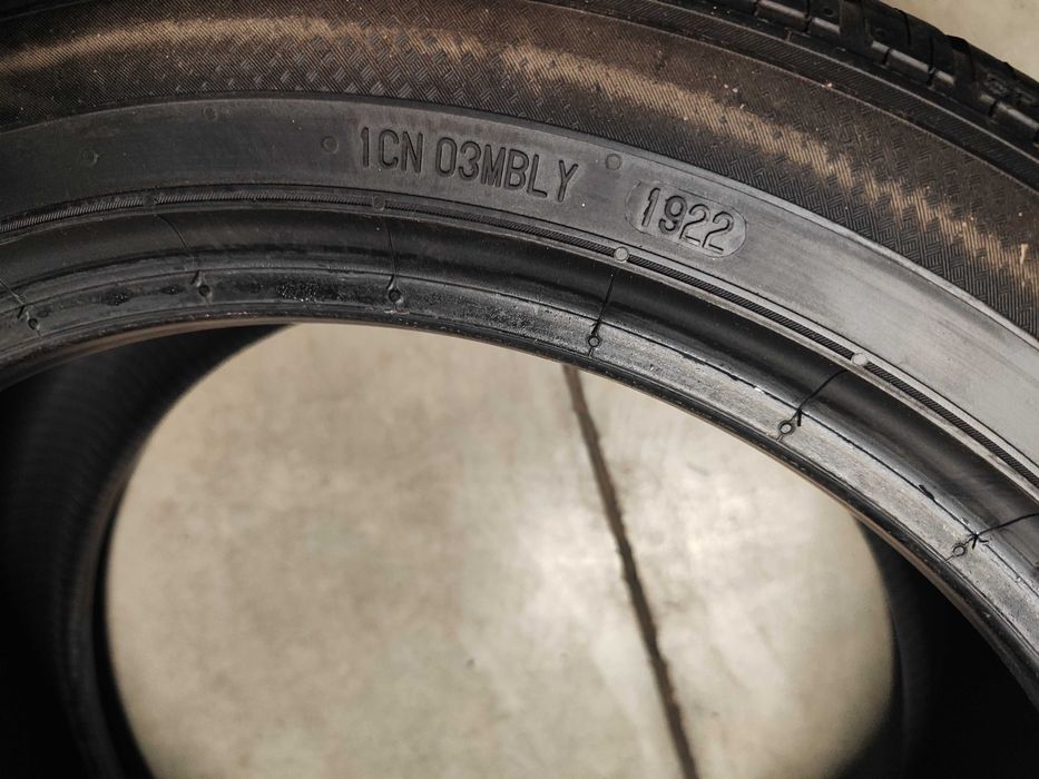 2бр.летни гуми 235/45/18 Semperit